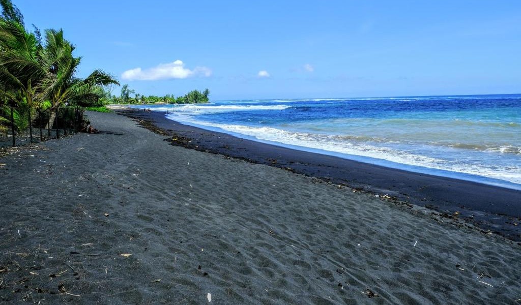 Taapuna surfing The Islands of Tahiti