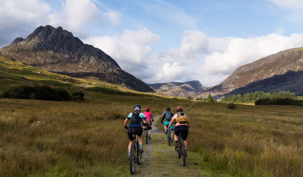 Traws Eryri mountain biking route with Adventure Tours UK (Image: Sam Dugon/Cycling UK)