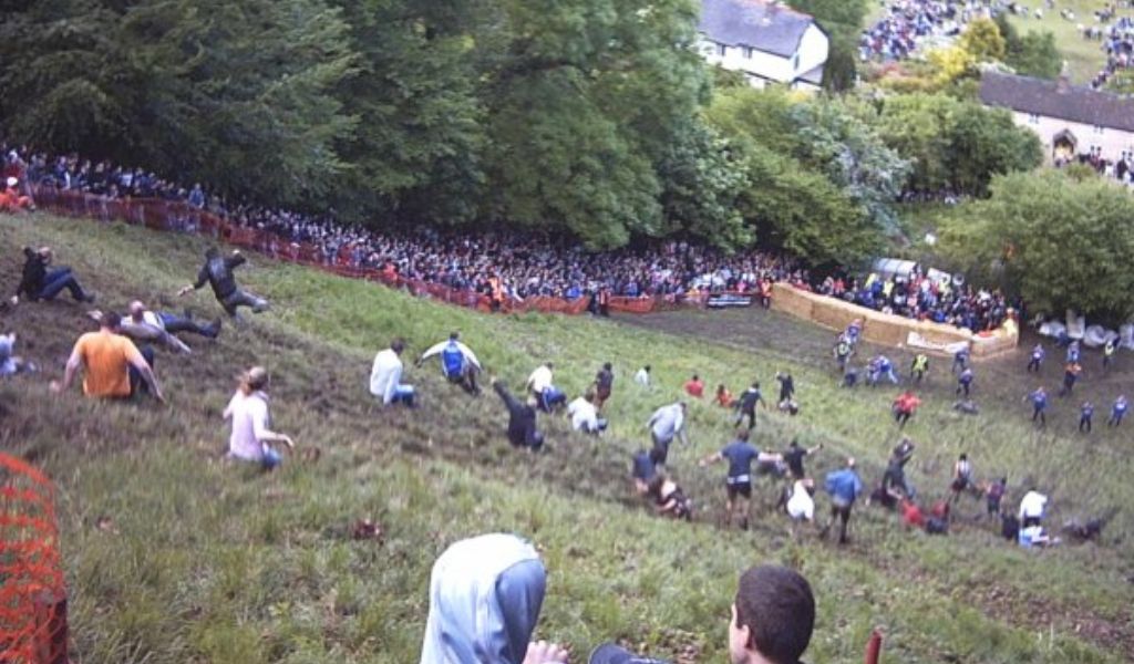 Strangest sporting events – weird sport (Cheese rolling by Dave Farrance, CC BY-SA 3.0 via Wikimedia Commons)