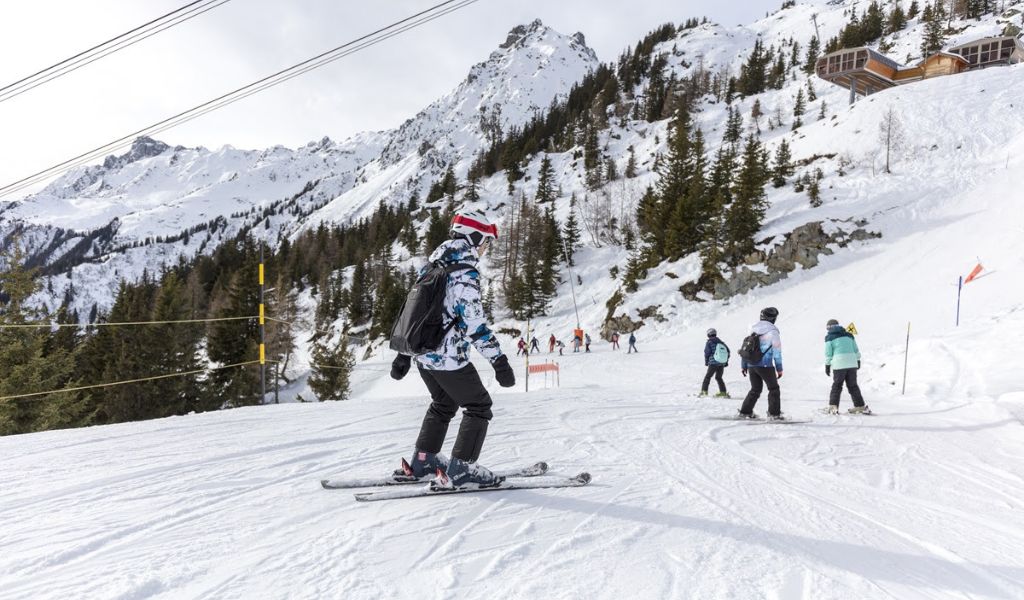 Action Outdoors launches 2024-2025 UCPA skiing holidays for 18-30s